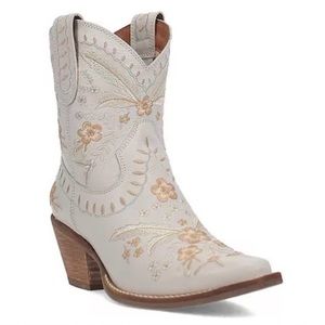 Dingo Embroidered boots NEW with Box